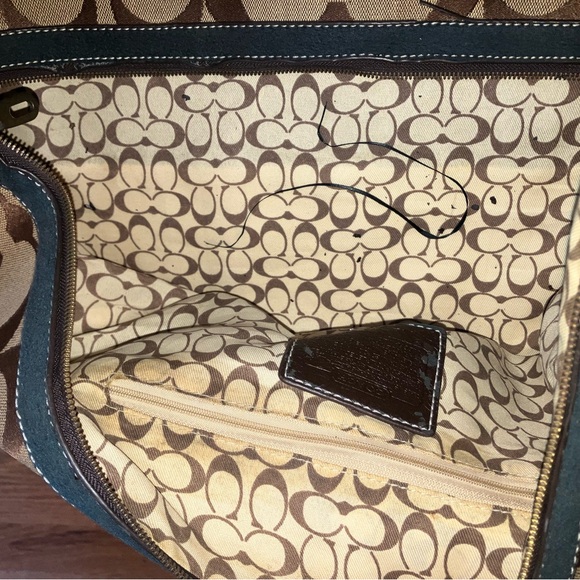 Signature Coach duffle bag - Picture 8 of 10